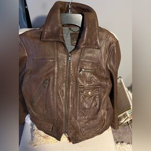 Banana Republic 100% gen. leather. Lining: 100% cotton Waist line fit (I’m 5’3)